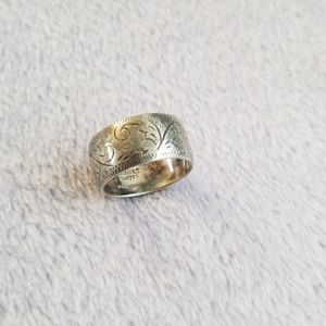 Sterlings silver carved ring